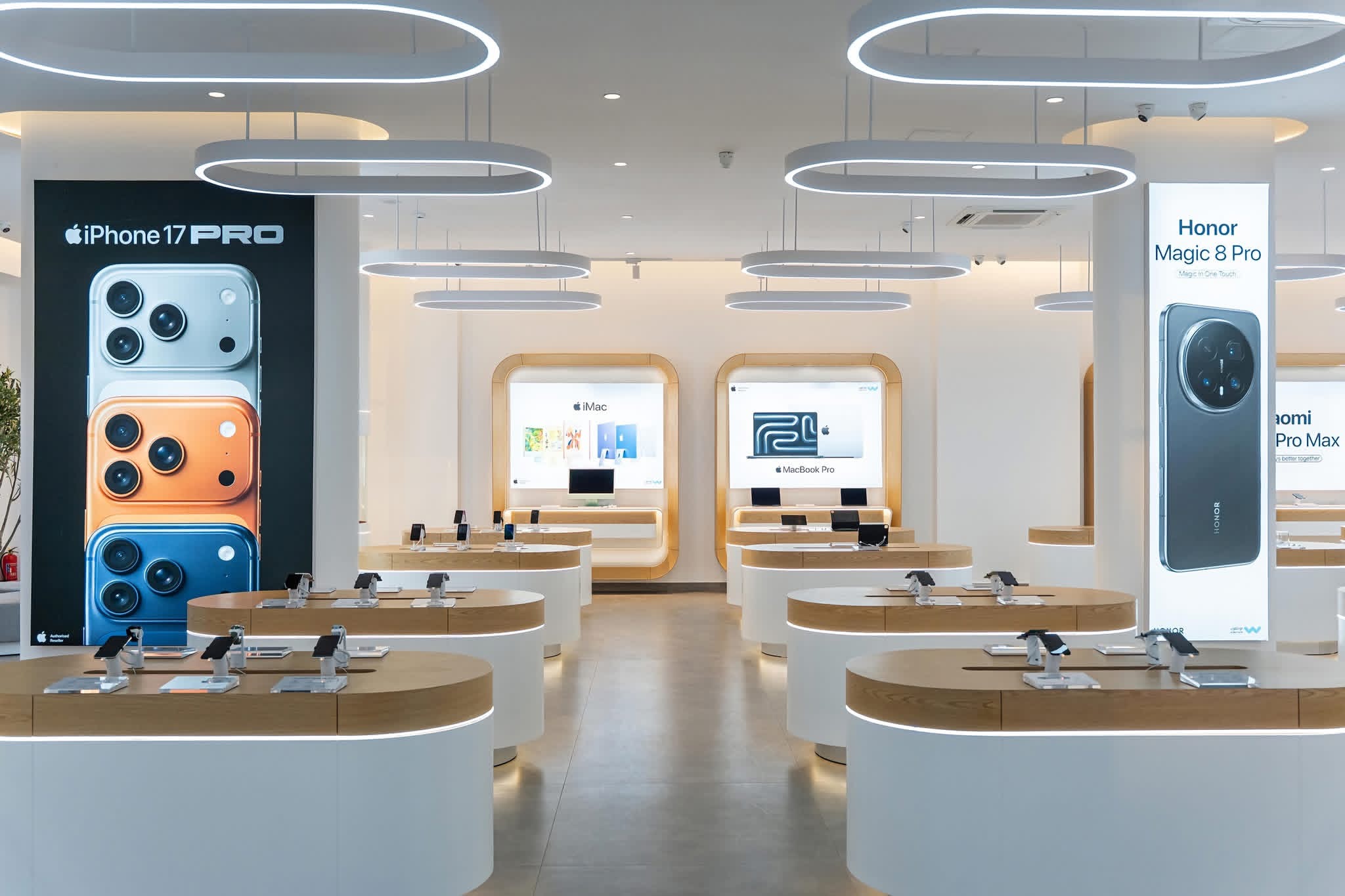 Photo: Apple and Honor display area